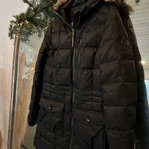 Eddie Bauer beautiful black puffer jacket.